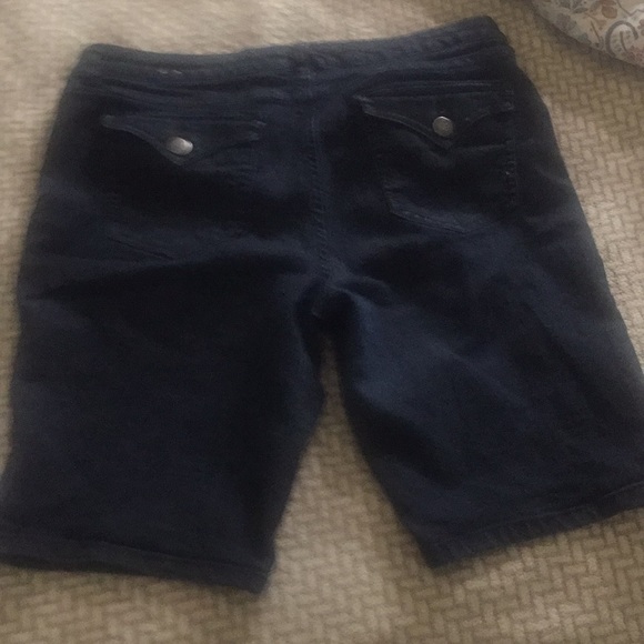 Bermuda Jean shorts - Picture 7 of 7